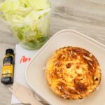 Quiche 3 fromages et salade verte